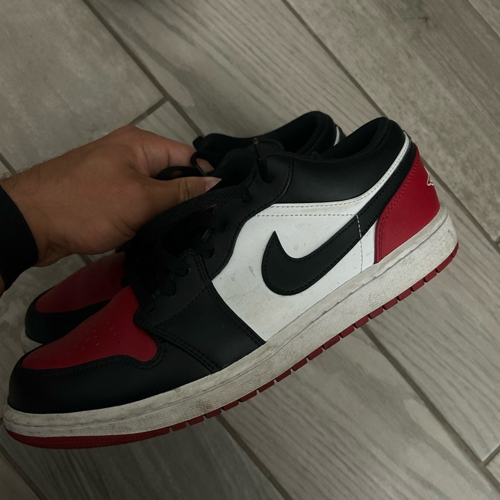 Nike Men's Black, White, and Red Sneakers